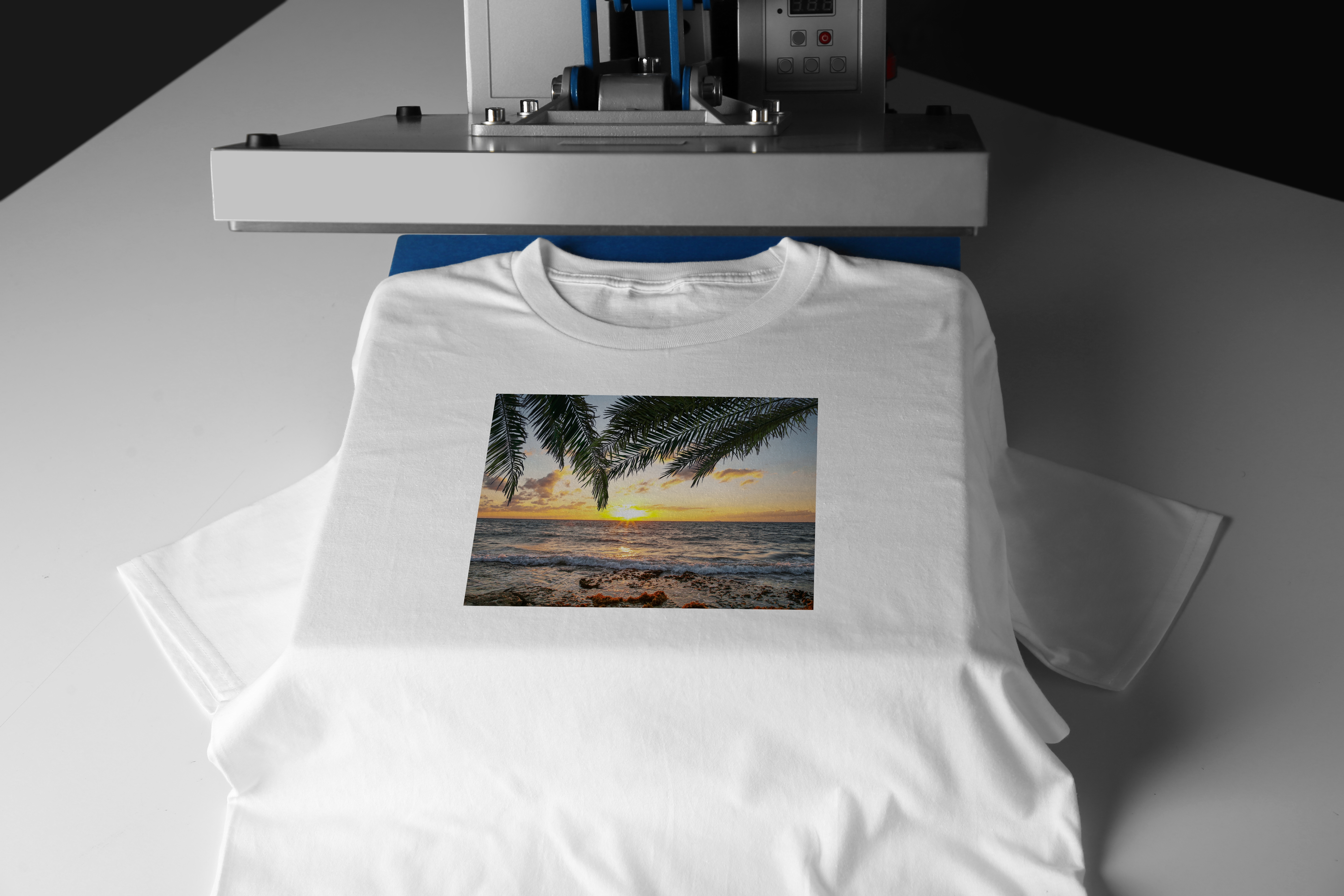 Playeras personalizadas impresas con DTF y serigrafía en México — Megaprint